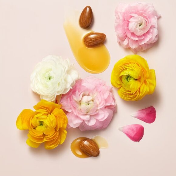 VELVET PETALS CANDLE - Picture 3 of 3